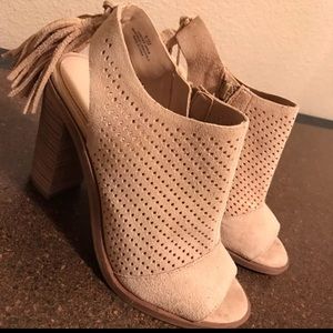 Gianni  Bini Heel Toe Cut Heels